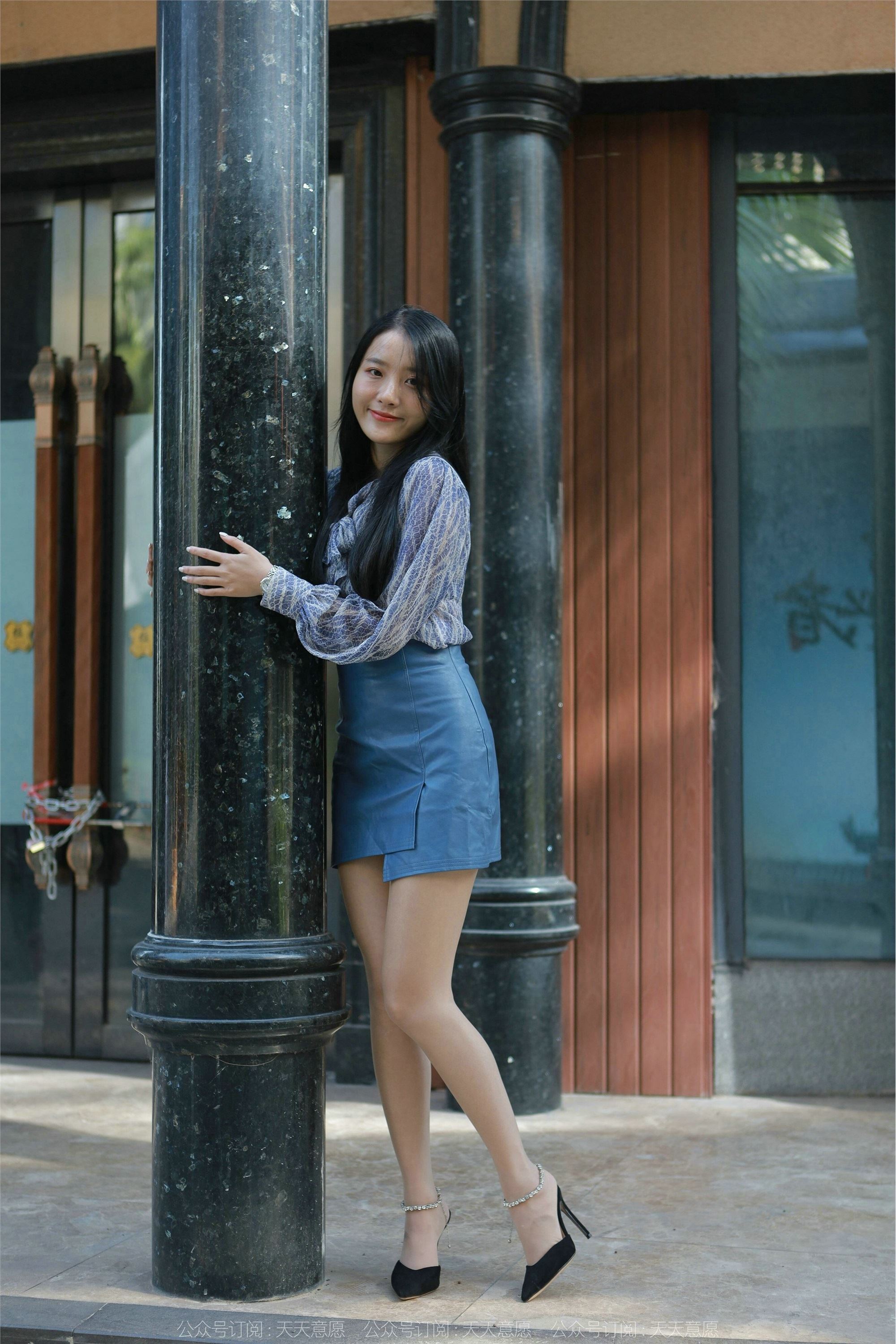 IESS异思趣向  2022.02.02 丝享家995：婉萍《油亮蓝色短裙》